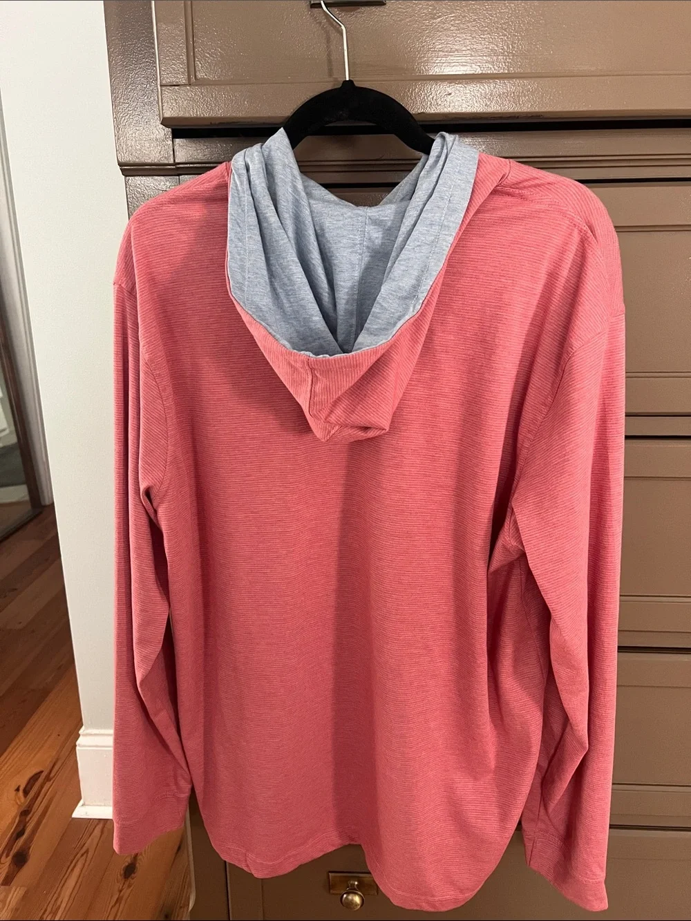 Johnnie-O Lightweight Hooded Performance Shirt – Size XL - Picture 2 of 5